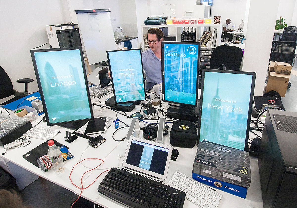 Multi–monitor custom built PC for #PigeonAirPatrol